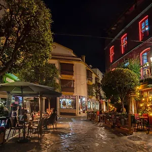 Seis Lunas Pa , Marbella España